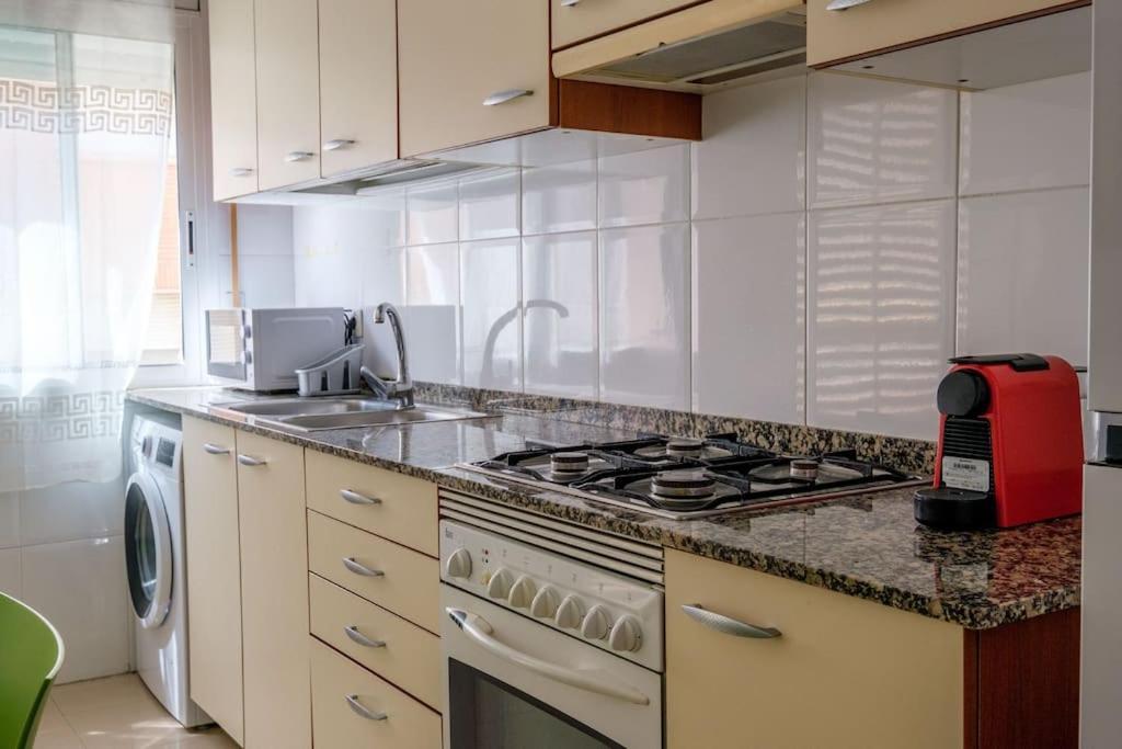 Apartamento En Complejo Residencial, Con Piscina. 萨洛 外观 照片