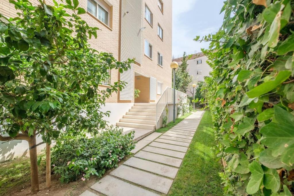 Apartamento En Complejo Residencial, Con Piscina. 萨洛 外观 照片