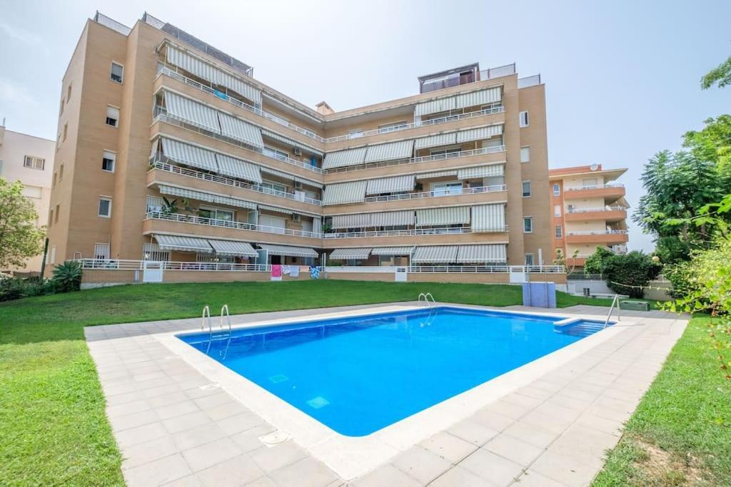 Apartamento En Complejo Residencial, Con Piscina. 萨洛 外观 照片