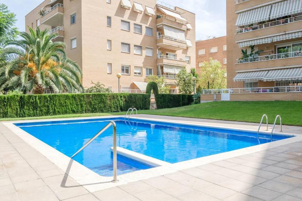Apartamento En Complejo Residencial, Con Piscina. 萨洛 外观 照片