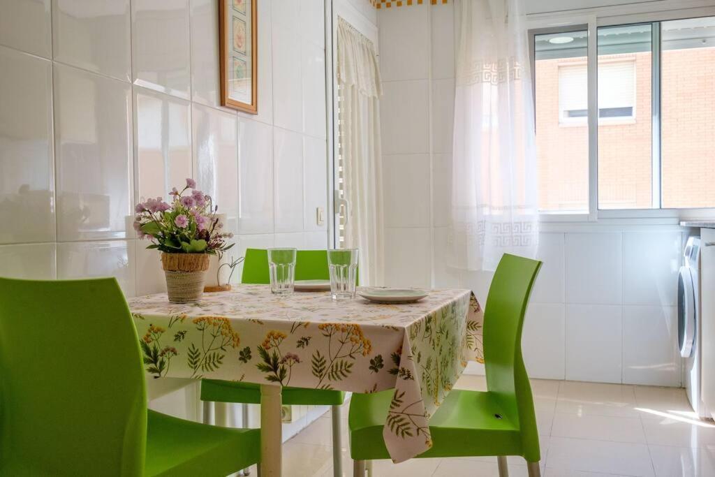 Apartamento En Complejo Residencial, Con Piscina. 萨洛 外观 照片