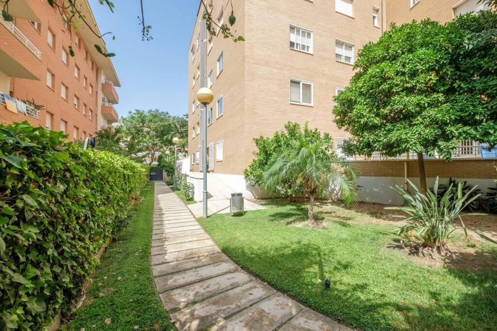 Apartamento En Complejo Residencial, Con Piscina. 萨洛 外观 照片